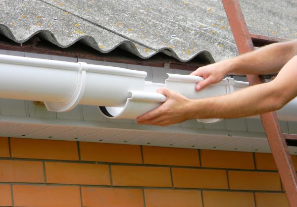 Cost of Gutter Hanging in Pewaukee